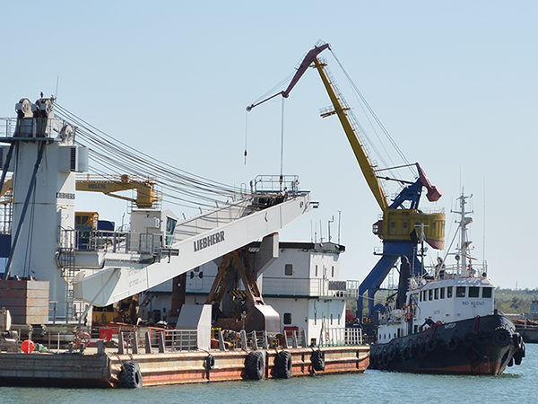 Антей буксировка крана Liebherr