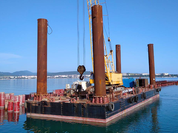 Баржа Константин Толмачев